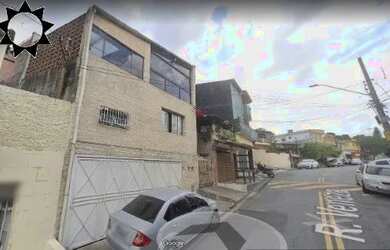 Imagem: A casa possui 3 Dormitórios, 1 Banheiro, 4 Vagas na garagem