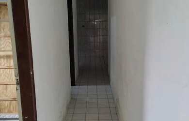 Imagem: A casa possui 3 Dormitórios, 2 Banheiros, 3 Vagas na garagem