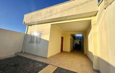 Imagem: A casa possui 2 Dormitórios, 1 Banheiro, 4 Vagas na garagem