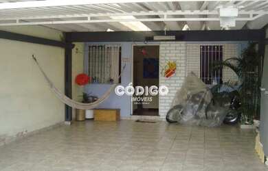 Imagem: A casa possui 3 Dormitórios, 2 Banheiros, 2 Vagas na garagem