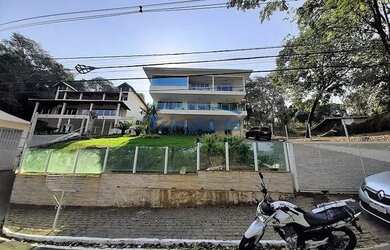 Imagem: A casa em condomínio possui 5 Dormitórios, 5 Banheiros, 5