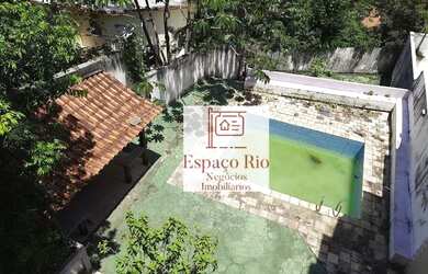 Imagem: A casa possui 5 Dormitórios, 5 Banheiros, 5 Vagas na garagem