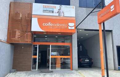 Imagem: O depósito possui 2 Vagas na garagem, 110m² de Área e está