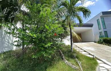 Imagem: A casa em condomínio possui 3 Dormitórios, 1 Banheiro, 4 Vagas