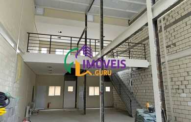 Imagem: O depósito possui 2 Vagas na garagem e 200m² de Área e está