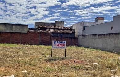 Imagem: O terreno à venda possui 300m² de Área e está localizado