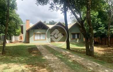 Imagem: A casa em condomínio possui 3 Dormitórios, 2 Banheiros, 5