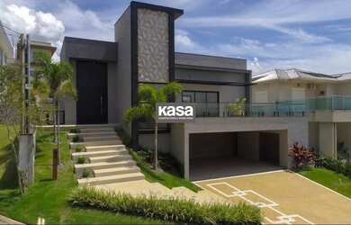 Imagem: A casa possui 4 Dormitórios, 2 Banheiros, 3 Vagas na garagem