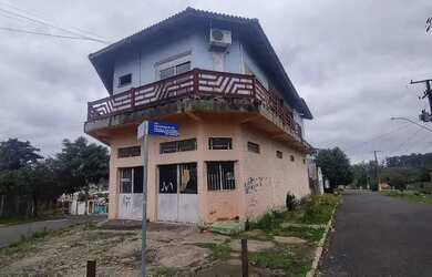 Imagem: O depósito possui 220m² de Área e está localizado em Santo