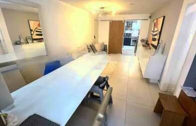 Imagem: O apartamento possui 4 Dormitórios, 5 Banheiros, 2 Vagas na