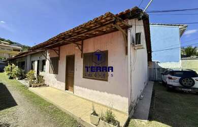 Imagem: A casa possui 2 Dormitórios, 1 Banheiro, 1 Vaga na garagem