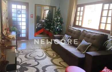 Imagem: A casa possui 3 Dormitórios, 4 Banheiros, 2 Vagas na garagem