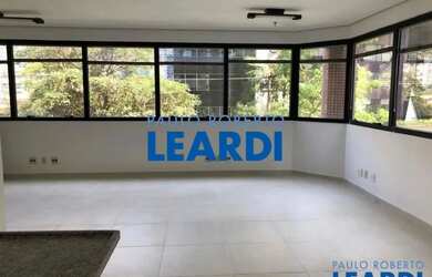 Imagem: O depósito possui 1 Vaga na garagem, 41m² de Área e está