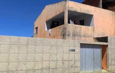 Imagem: A casa possui 3 Dormitórios, 3 Banheiros, 1 Vaga na garagem