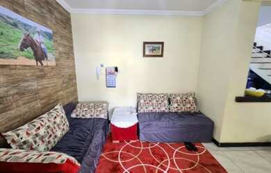 Imagem: A casa possui 4 Dormitórios, 3 Banheiros, 2 Vagas na garagem