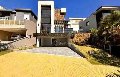 Imagem: A casa em condomínio possui 4 Dormitórios, 5 Banheiros, 4