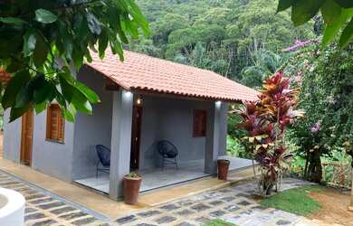 Imagem: A pousada chalé possui 1 Dormitório, Acomodam 5 pessoas e