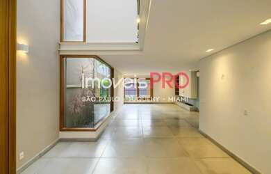 Imagem: A casa à venda possui 3 Dormitórios, 5 Banheiros, 2 Vagas