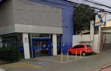 Imagem: O depósito possui 5 Vagas na garagem, 533m² de Área e está