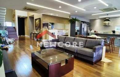 Imagem: A casa em condomínio possui 4 Dormitórios, 5 Banheiros, 4