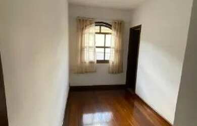 Imagem 16: Casa Petrópolis Mosela 4 quartos rua próxima a Igreja