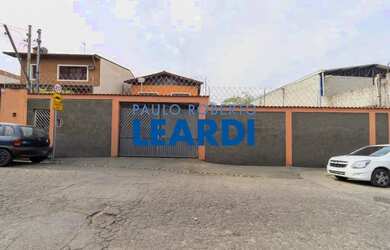 Imagem: O depósito possui 5 Vagas na garagem, 210m² de Área e está