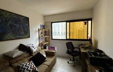 Imagem: O apartamento possui 1 Dormitório, 1 Banheiro, 1 Vaga na garagem