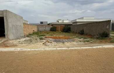 Imagem: O terreno possui 400m² de Área e está localizado em Ponte