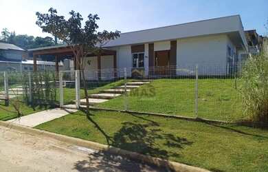 Imagem: A casa em condomínio possui 1 Dormitório, 3 Banheiros, 2 Vagas