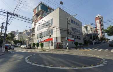 Imagem: O depósito possui 2 Vagas na garagem, 90m² de Área e está