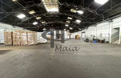 Imagem: O depósito possui 5 Vagas na garagem, 1.800m² de Área e