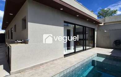 Imagem: A casa em condomínio possui 3 Dormitórios, 4 Banheiros, 4