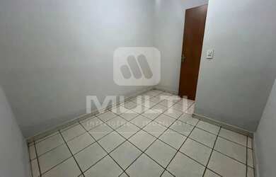 Imagem: A casa possui 3 Dormitórios, 1 Banheiro, 3 Vagas na garagem