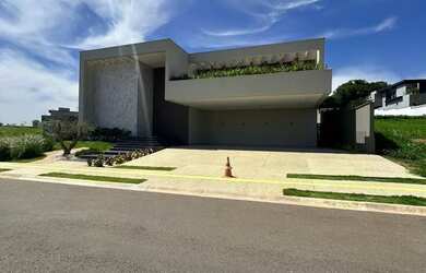 Imagem: A casa em condomínio possui 4 Dormitórios, 5 Banheiros, 3