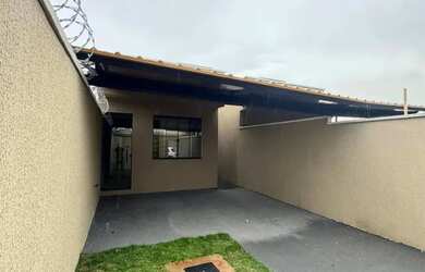 Imagem: A casa possui 3 Dormitórios, 3 Banheiros, 75m² de Área e