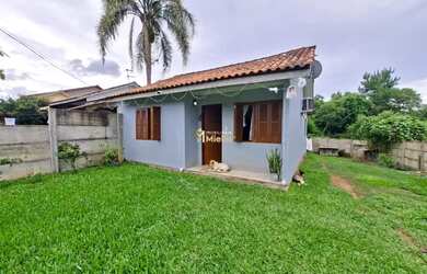 Imagem: A casa possui 2 Dormitórios, 1 Banheiro, 2 Vagas na garagem