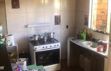 Imagem 6: Vende-se imóvel. 1 lote com 2 casas, uma maior na frente e uma menor...