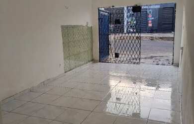 Imagem: A casa possui 1 Dormitório, 1 Banheiro, 1 Vaga na garagem