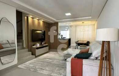 Imagem: A casa possui 3 Dormitórios, 2 Banheiros, 2 Vagas na garagem