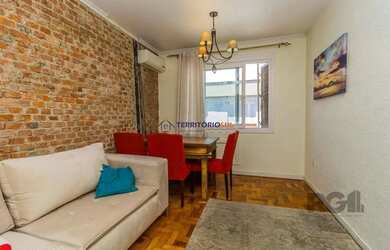 Imagem: O apartamento possui 2 Dormitórios, 1 Banheiro, 1 Vaga na garagem