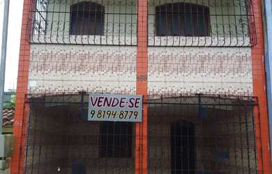 Imagem: A casa possui 4 Dormitórios, 2 Banheiros e 2 Vagas na garagem