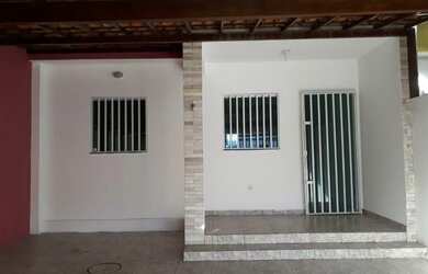 Imagem: A casa possui 2 Dormitórios, 2 Banheiros, 2 Vagas na garagem