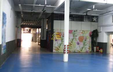 Imagem: O depósito possui 5 Vagas na garagem, 3.200m² de Área e