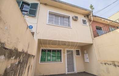 Imagem: O depósito possui 2 Vagas na garagem e 120m² de Área e está