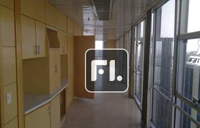 Imagem: O depósito possui 4 Vagas na garagem, 167m² de Área e está