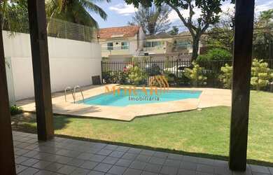 Imagem: A casa em condomínio possui 4 Dormitórios, 5 Banheiros, 3