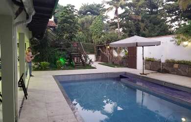 Imagem: A casa em condomínio possui 5 Dormitórios, 5 Banheiros, 4