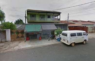 Imagem: A casa possui 4 Dormitórios, 2 Banheiros, 2 Vagas na garagem