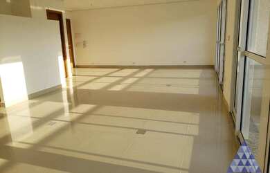 Imagem: O depósito possui 2 Vagas na garagem, 74m² de Área e está