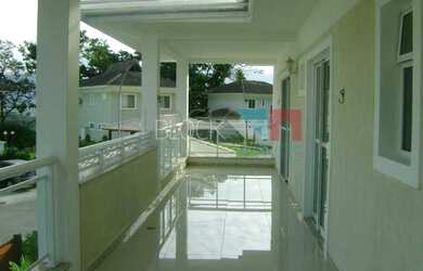 Imagem: A casa em condomínio possui 4 Dormitórios, 5 Banheiros, 2